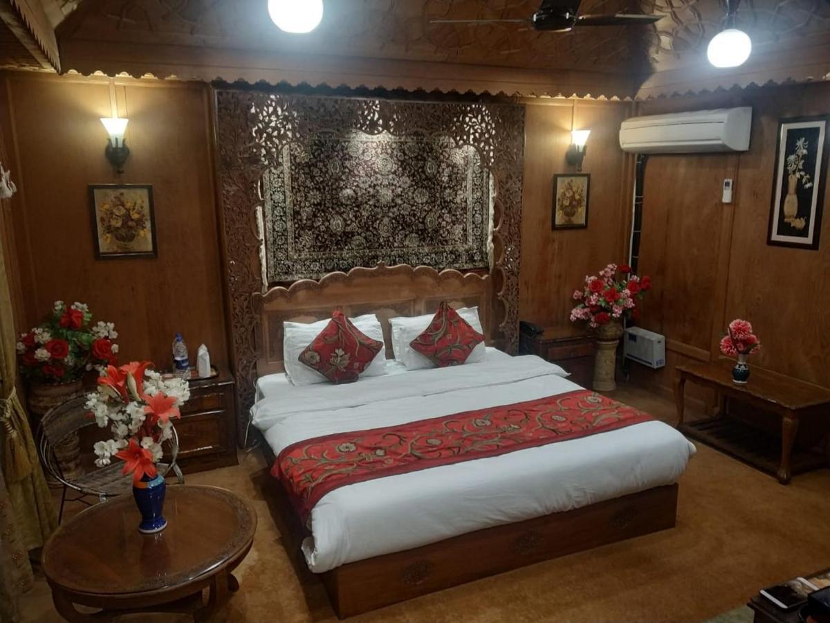 The Mughal Sheraton Houseboat Hotel Durgjan Zewnętrze zdjęcie