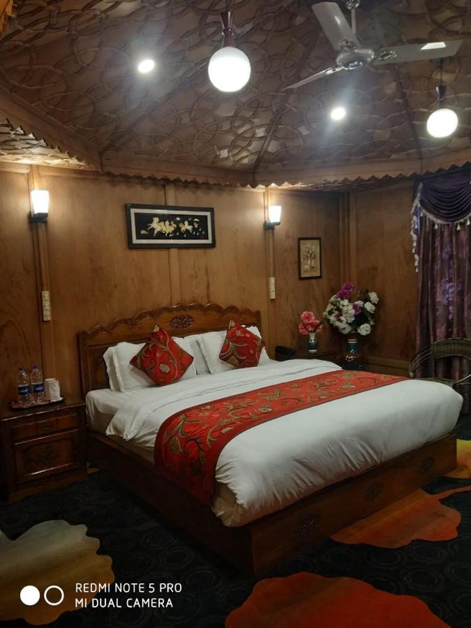 The Mughal Sheraton Houseboat Hotel Durgjan Zewnętrze zdjęcie