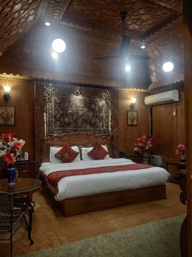 The Mughal Sheraton Houseboat Hotel Durgjan Zewnętrze zdjęcie
