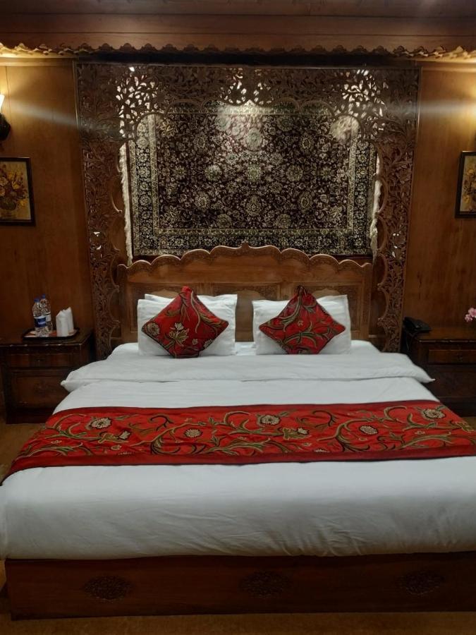 The Mughal Sheraton Houseboat Hotel Durgjan Zewnętrze zdjęcie